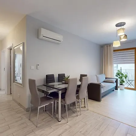 Family House Near The Market Square -perfect For Family & Business - Ksiecia Witolda Street 500 Steps To Market Square - 2 Bedrooms,2 Parking Places 公寓 *