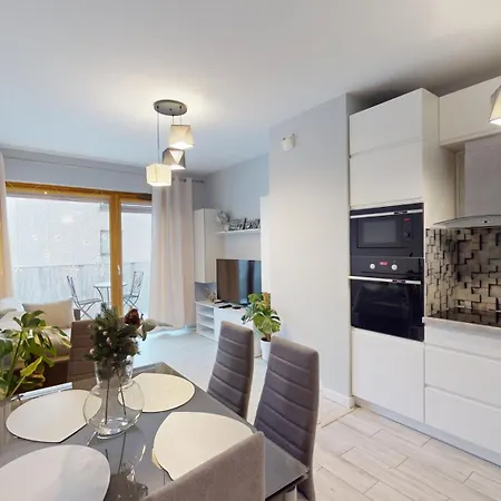 Family House Near The Market Square -perfect For Family & Business - Ksiecia Witolda Street 500 Steps To Market Square - 2 Bedrooms,2 Parking Places 弗罗茨瓦夫
