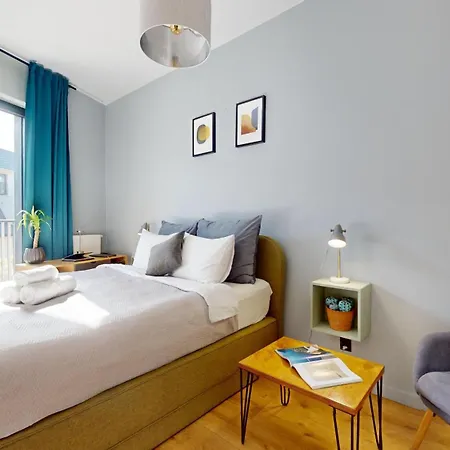 Family House Near The Market Square -perfect For Family & Business - Ksiecia Witolda Street 500 Steps To Market Square - 2 Bedrooms,2 Parking Places * 弗罗茨瓦夫