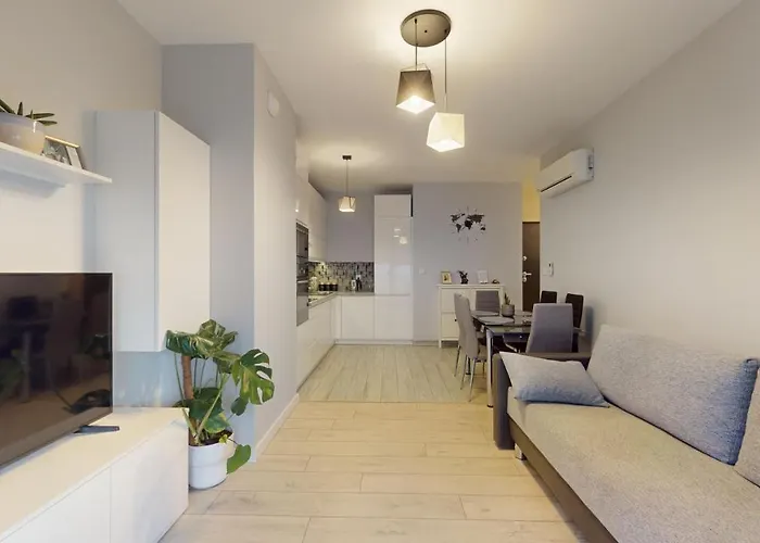 Family House Near The Market Square -perfect For Family & Business - Ksiecia Witolda Street 500 Steps To Market Square - 2 Bedrooms,2 Parking Places Lägenhet