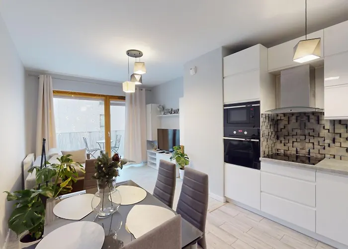 Family House Near The Market Square -perfect For Family & Business - Ksiecia Witolda Street 500 Steps To Market Square - 2 Bedrooms,2 Parking Places Wrocław