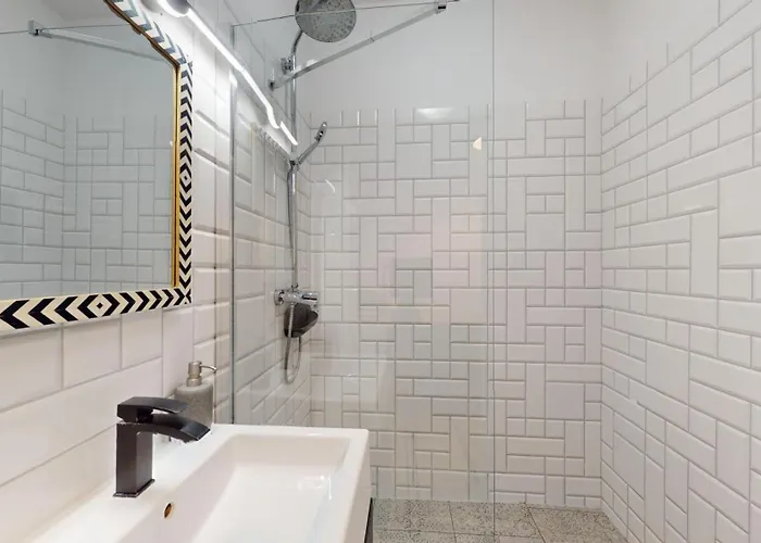 Family House Near The Market Square -perfect For Family & Business - Ksiecia Witolda Street 500 Steps To Market Square - 2 Bedrooms,2 Parking Places Lägenhet *