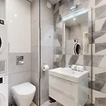 Family House Near The Market Square -perfect For Family & Business - Ksiecia Witolda Street 500 Steps To Market Square - 2 Bedrooms,2 Parking Places ヴロツワフ