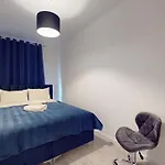 アパート Family House Near The Market Square -perfect For Family & Business - Ksiecia Witolda Street 500 Steps To Market Square - 2 Bedrooms,2 Parking Places ヴロツワフ