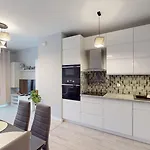 Family House Near The Market Square -perfect For Family & Business - Ksiecia Witolda Street 500 Steps To Market Square - 2 Bedrooms,2 Parking Places アパート *