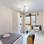 アパート Family House Near The Market Square -perfect For Family & Business - Ksiecia Witolda Street 500 Steps To Market Square - 2 Bedrooms,2 Parking Places ヴロツワフ