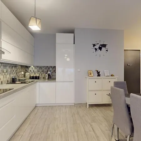 Family House Near The Market Square -perfect For Family & Business - Ksiecia Witolda Street 500 Steps To Market Square - 2 Bedrooms,2 Parking Places Apartamento