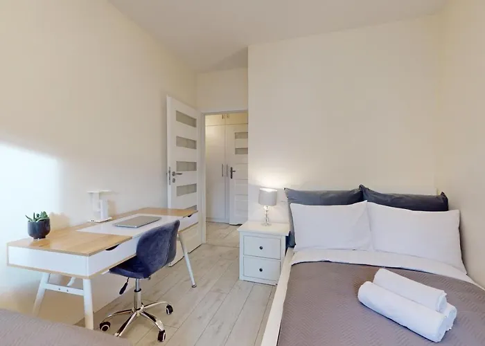 Family House Near The Market Square -perfect For Family & Business - Ksiecia Witolda Street 500 Steps To Market Square - 2 Bedrooms,2 Parking Places