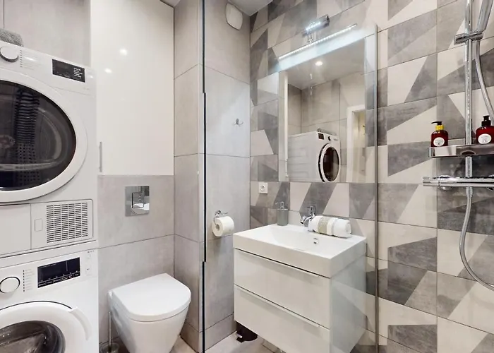 Family House Near The Market Square -perfect For Family & Business - Ksiecia Witolda Street 500 Steps To Market Square - 2 Bedrooms,2 Parking Places 弗罗茨瓦夫