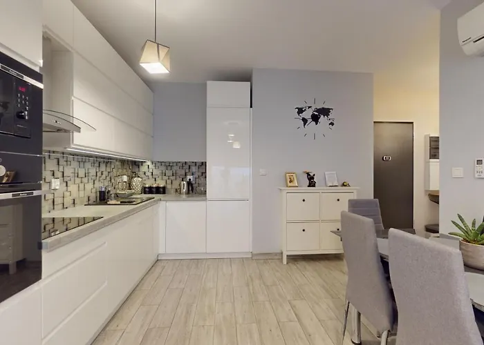 Family House Near The Market Square -perfect For Family & Business - Ksiecia Witolda Street 500 Steps To Market Square - 2 Bedrooms,2 Parking Places 公寓