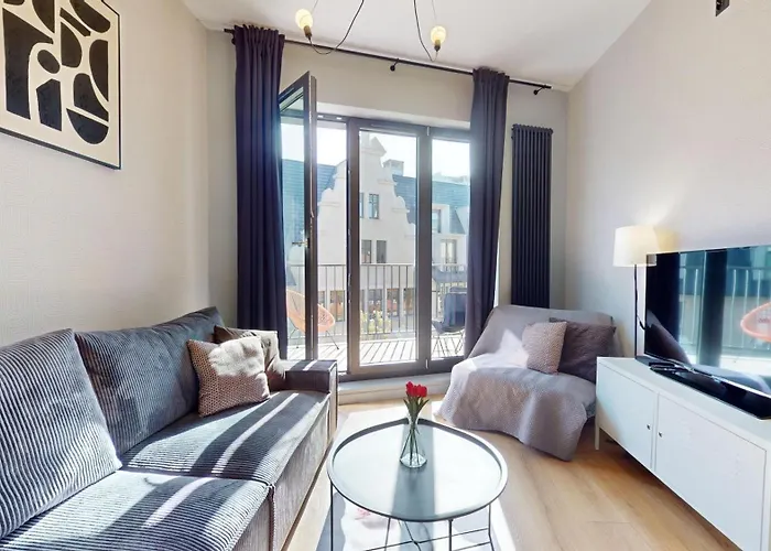 Family House Near The Market Square -perfect For Family & Business - Ksiecia Witolda Street 500 Steps To Market Square - 2 Bedrooms,2 Parking Places 弗罗茨瓦夫